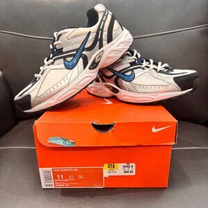 NIB NIKE COMPETE Mens Sneakers  White/New Blue/Metallic Silver/Black  Size: 11